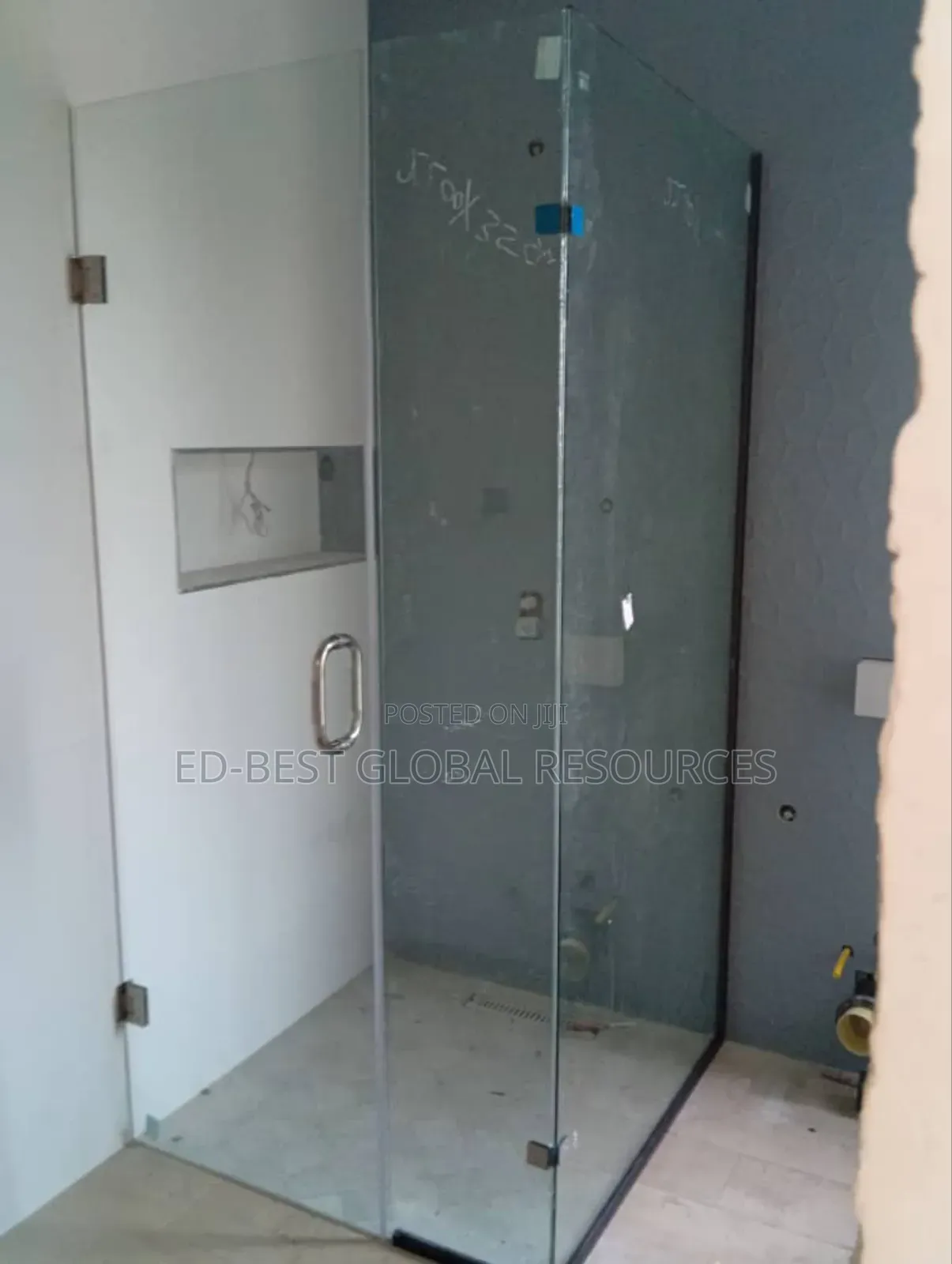 Clear Glass Shower Cubicle