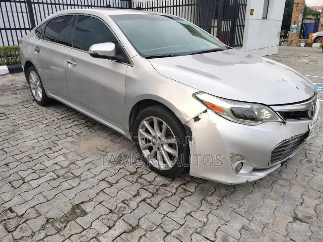 Toyota Avalon Limited 4dr Sedan (3.5L 6cyl 6A) 2014 Silver