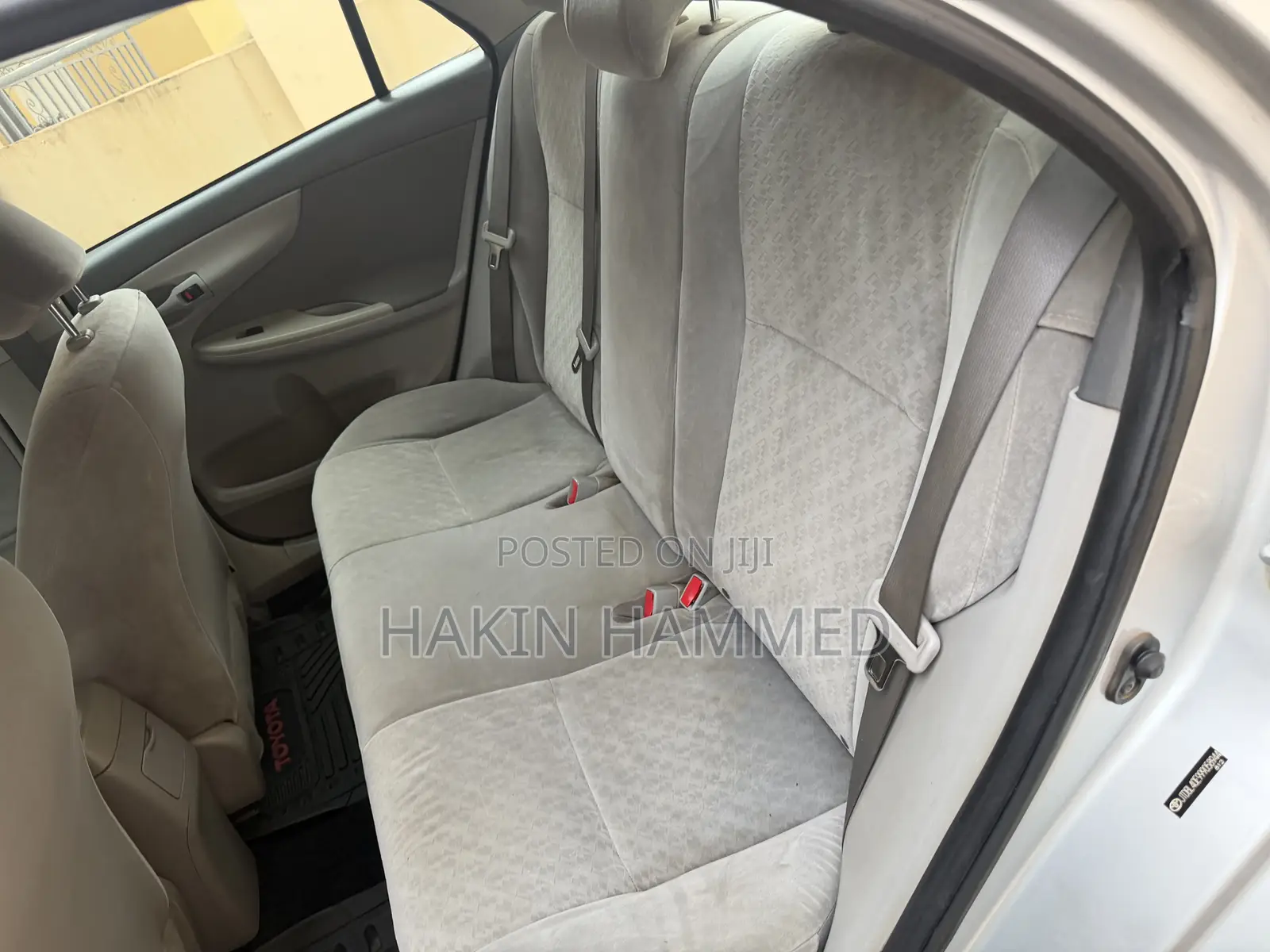 Toyota Corolla LE 4dr Sedan (1.8L 4cyl 4A) 2010 Silver