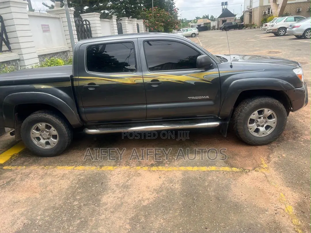 Toyota Tacoma 2013 Black