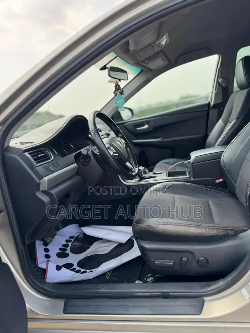 Toyota Camry 2016 Silver