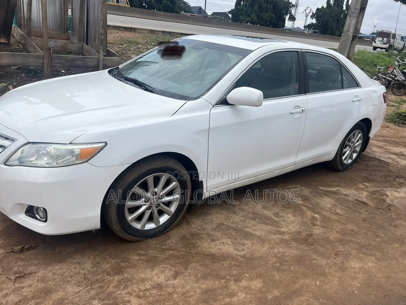Toyota Camry XLE 4dr Sedan (2.5L 4cyl 6AM) 2010 White