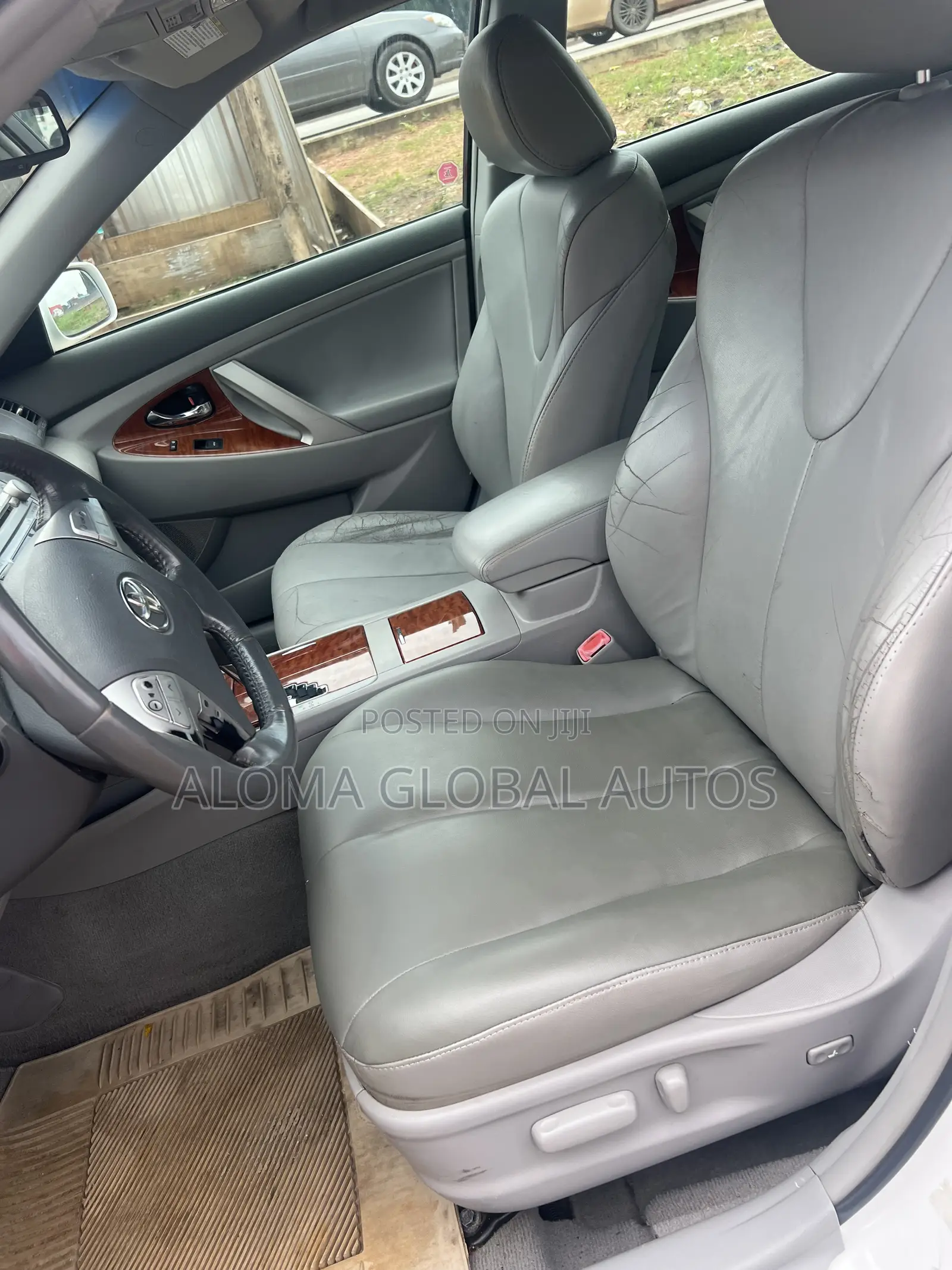 Toyota Camry XLE 4dr Sedan (2.5L 4cyl 6AM) 2010 White