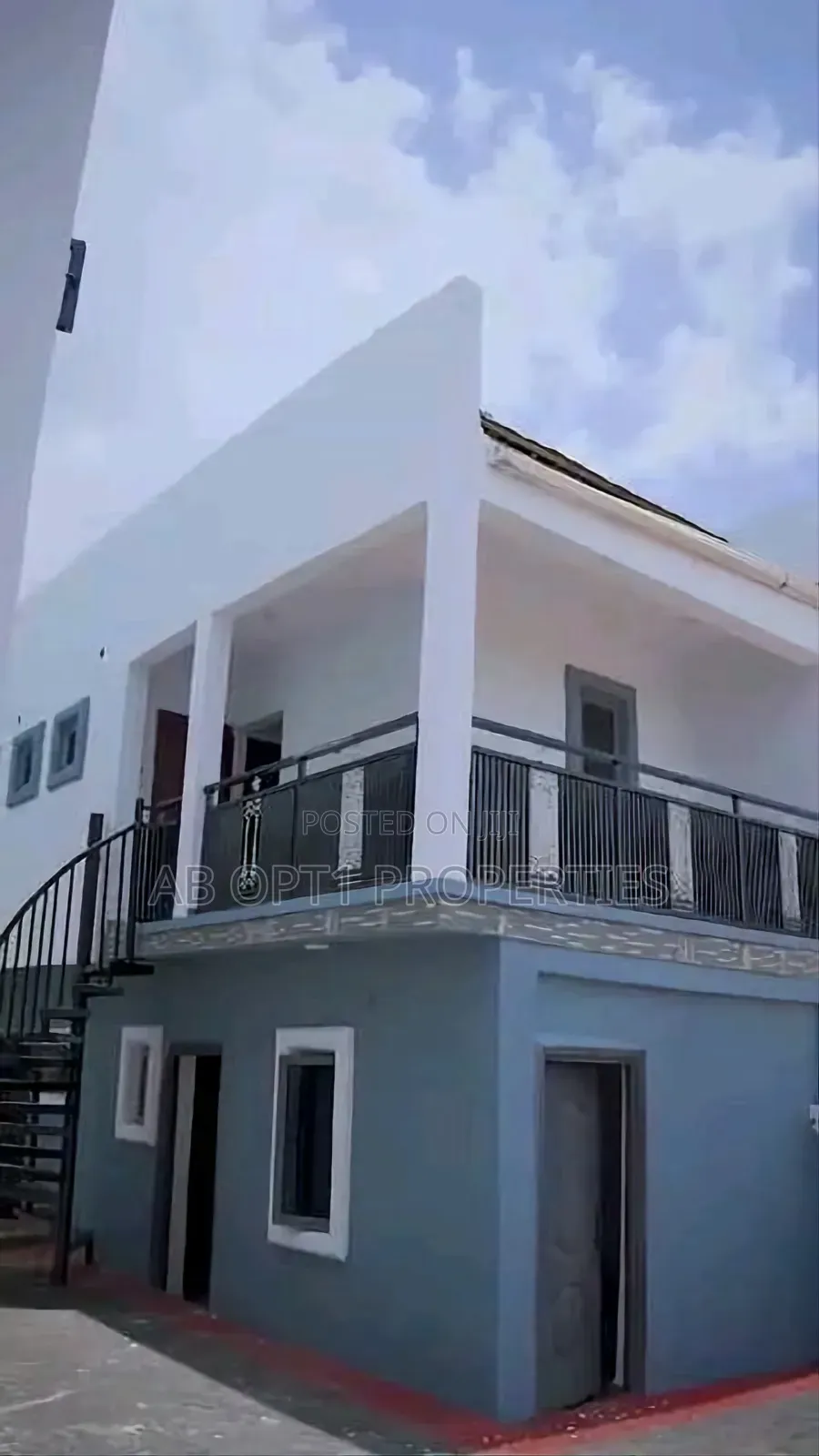 4bdrm Duplex in Ekenhuan Road, Benin City for sale