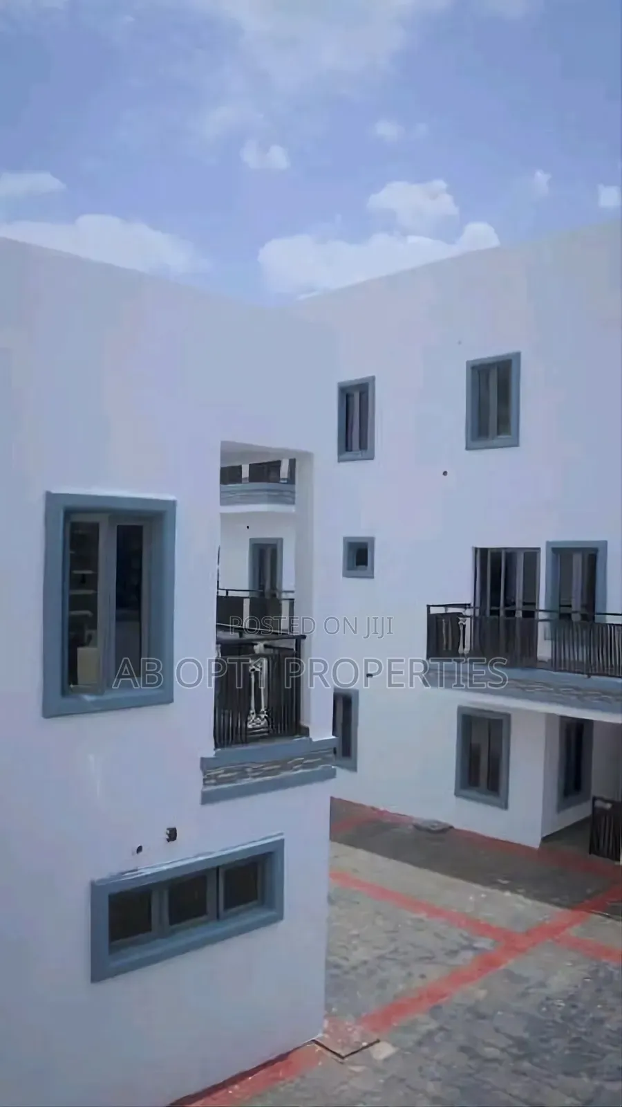 4bdrm Duplex in Ekenhuan Road, Benin City for sale