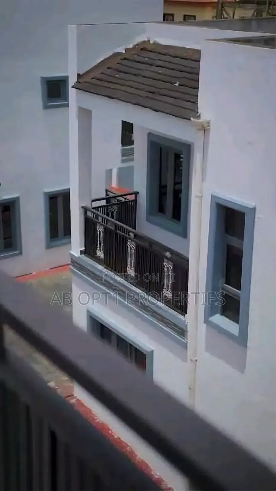 4bdrm Duplex in Ekenhuan Road, Benin City for sale