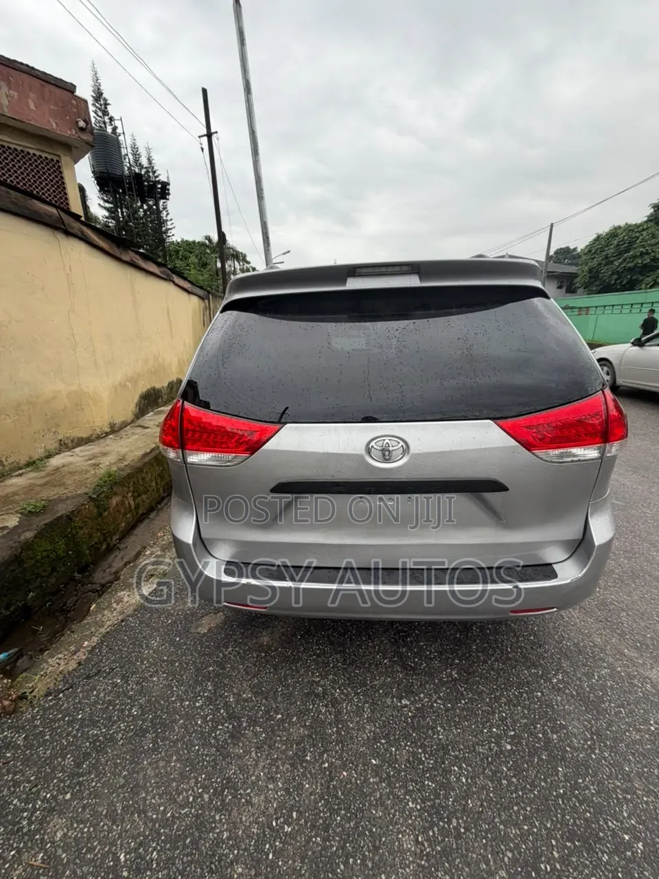 Toyota Sienna LE 7 Passenger 2012 Silver