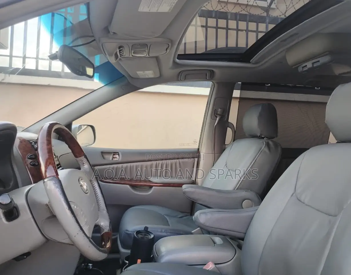 Toyota Sienna 2005 Silver