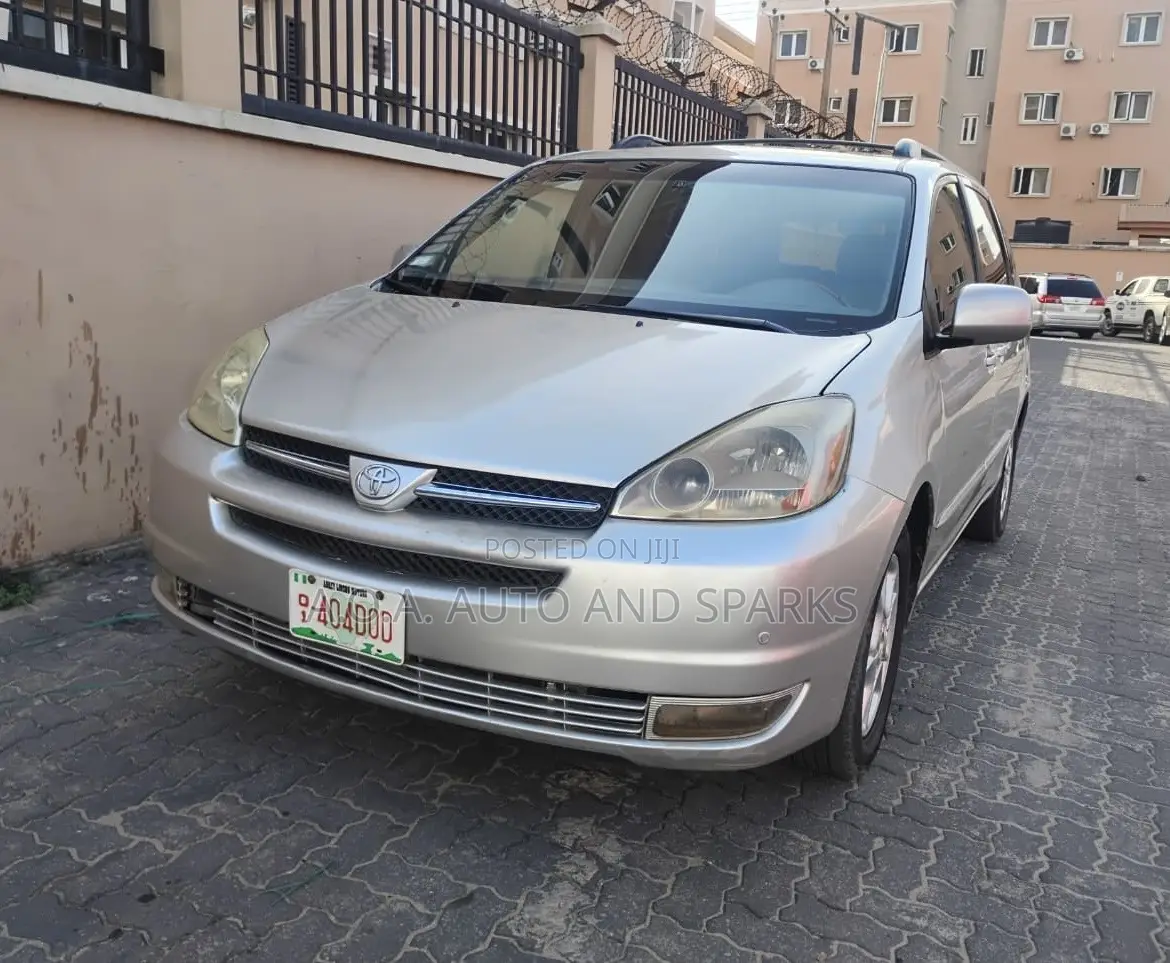 Toyota Sienna 2005 Silver