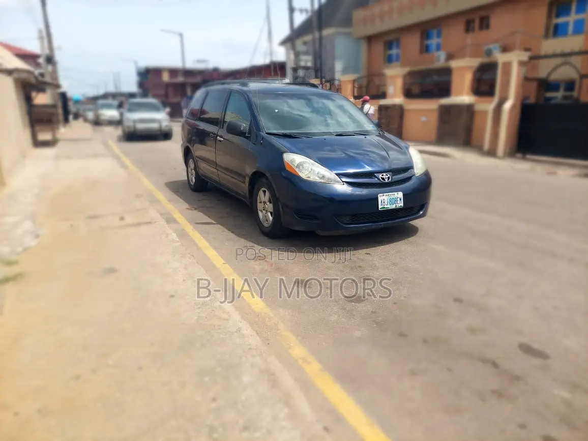 Toyota Sienna LE 4WD 2007 Blue