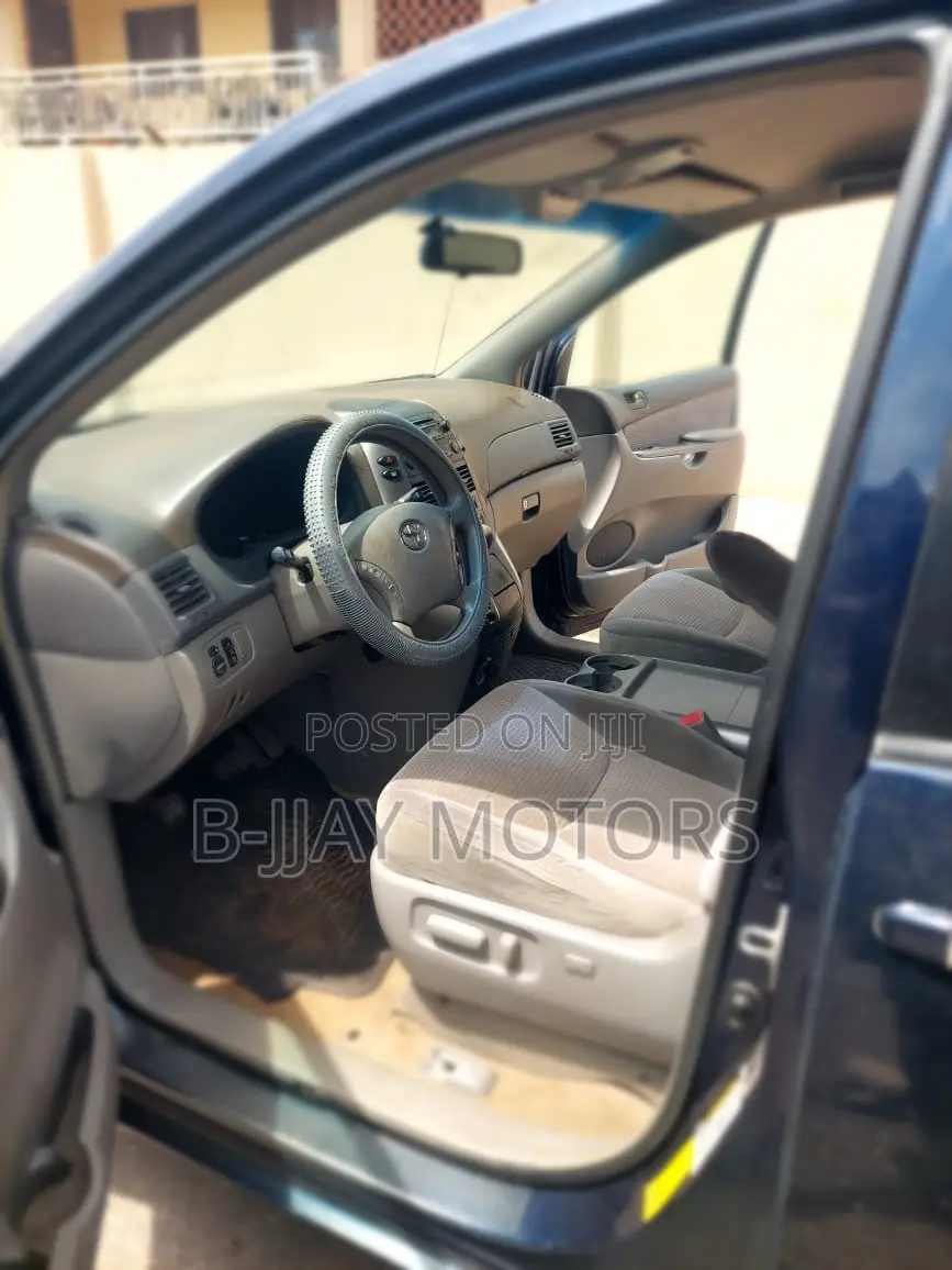 Toyota Sienna LE 4WD 2007 Blue