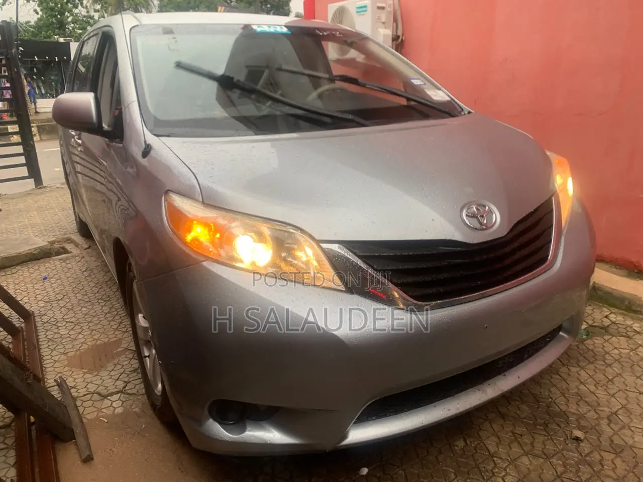 Toyota Sienna 2011 Silver