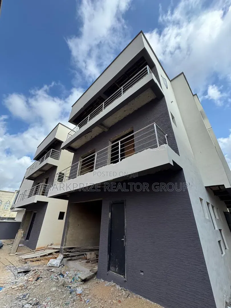 4bdrm Duplex in Surulere Lagos for sale
