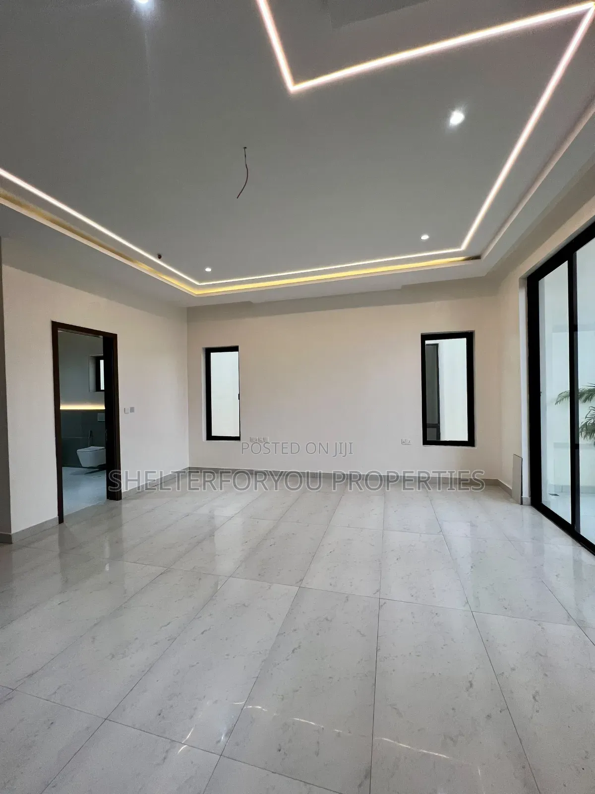 5bdrm House in Lekki Expressway for sale