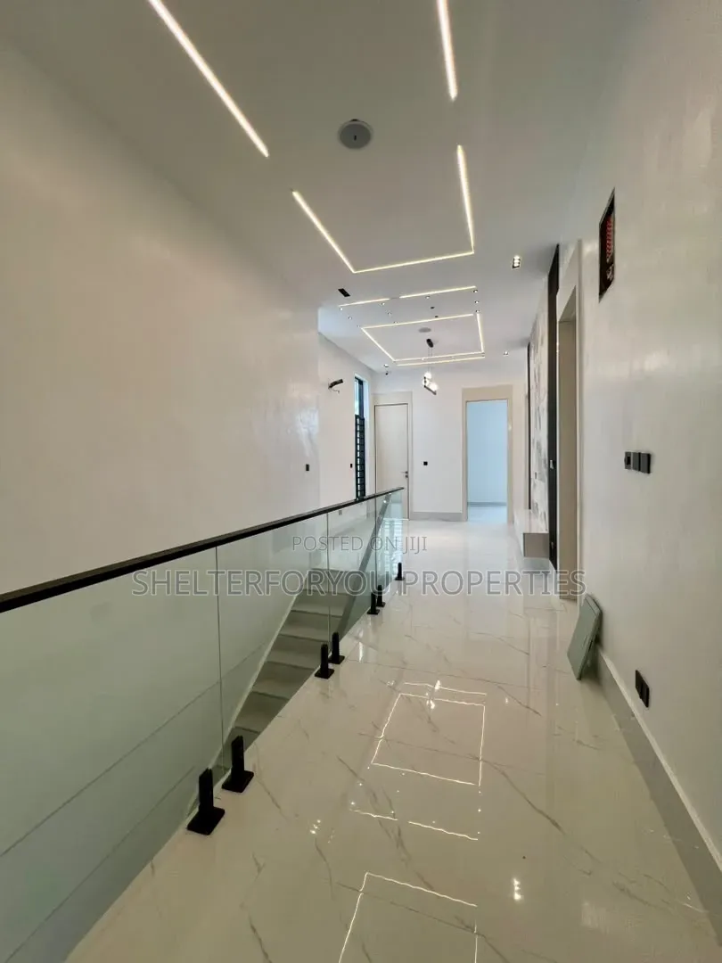 5bdrm House in Chevron for sale