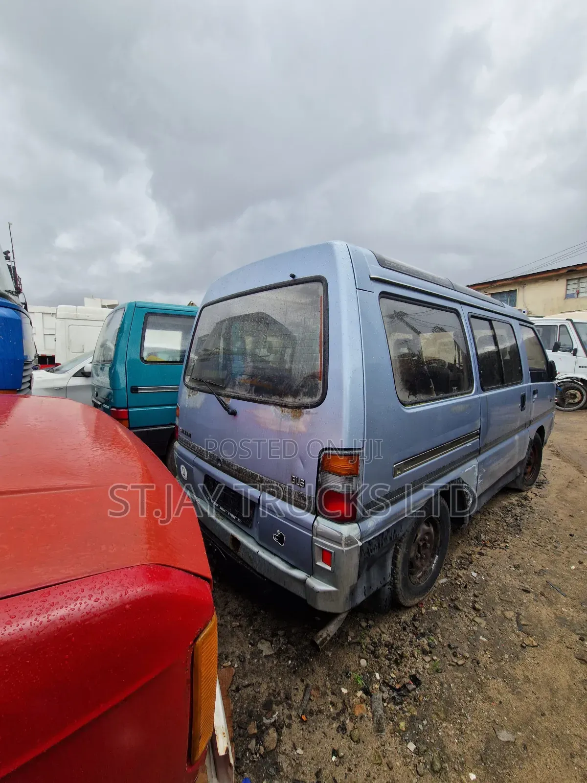 Mitsubishi L300 2005 Blue