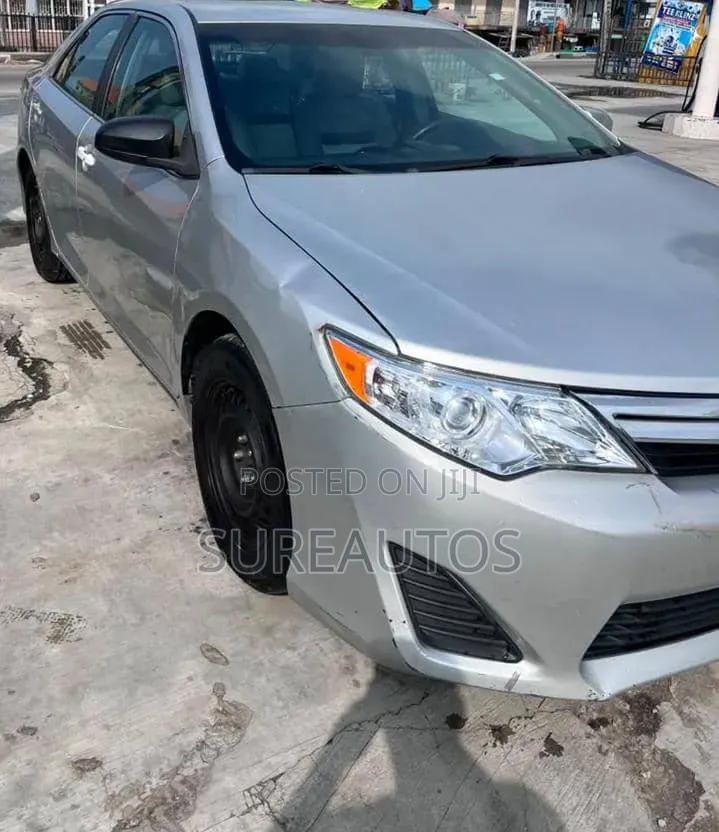Toyota Camry LE 4dr Sedan (2.5L 4cyl 6A) 2012 Silver