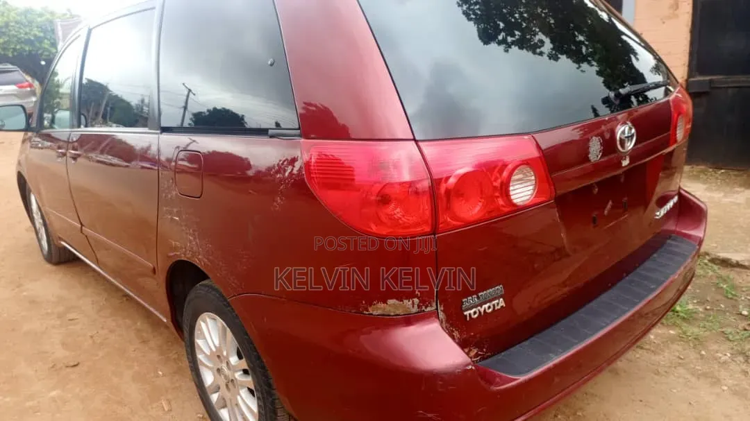 Toyota Sienna 2008 Red