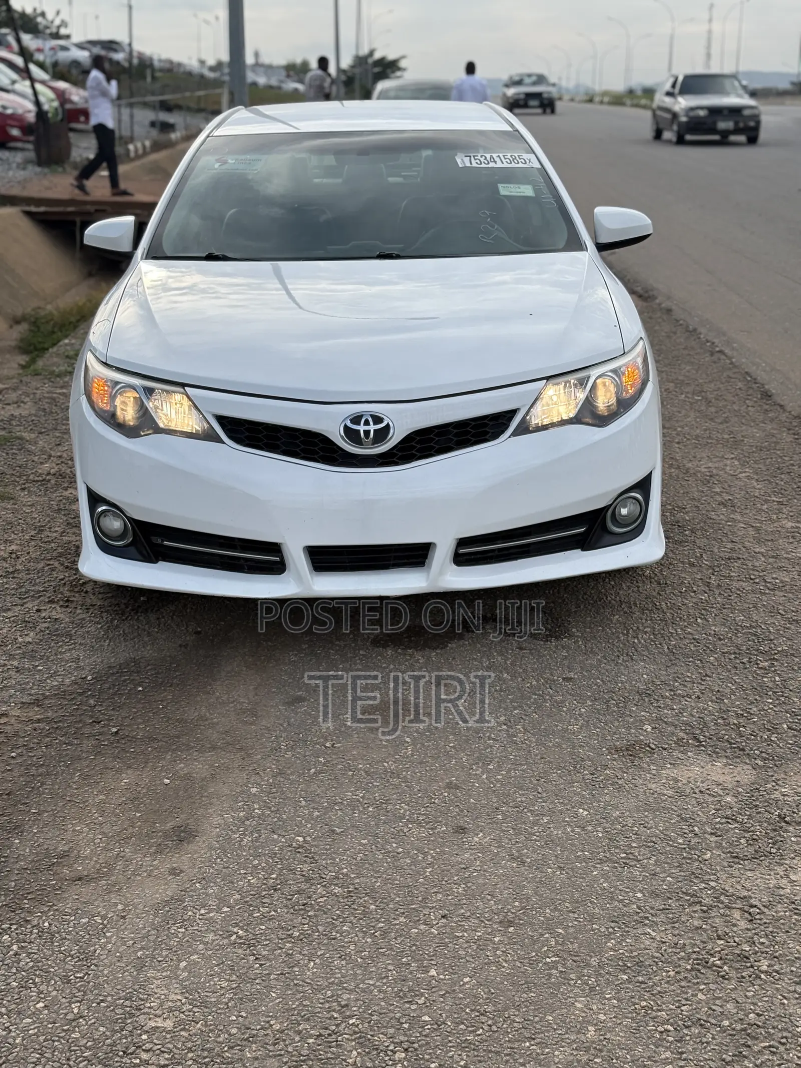 Toyota Camry SE 4dr Sedan (2.5L 4cyl 6A) 2014 White