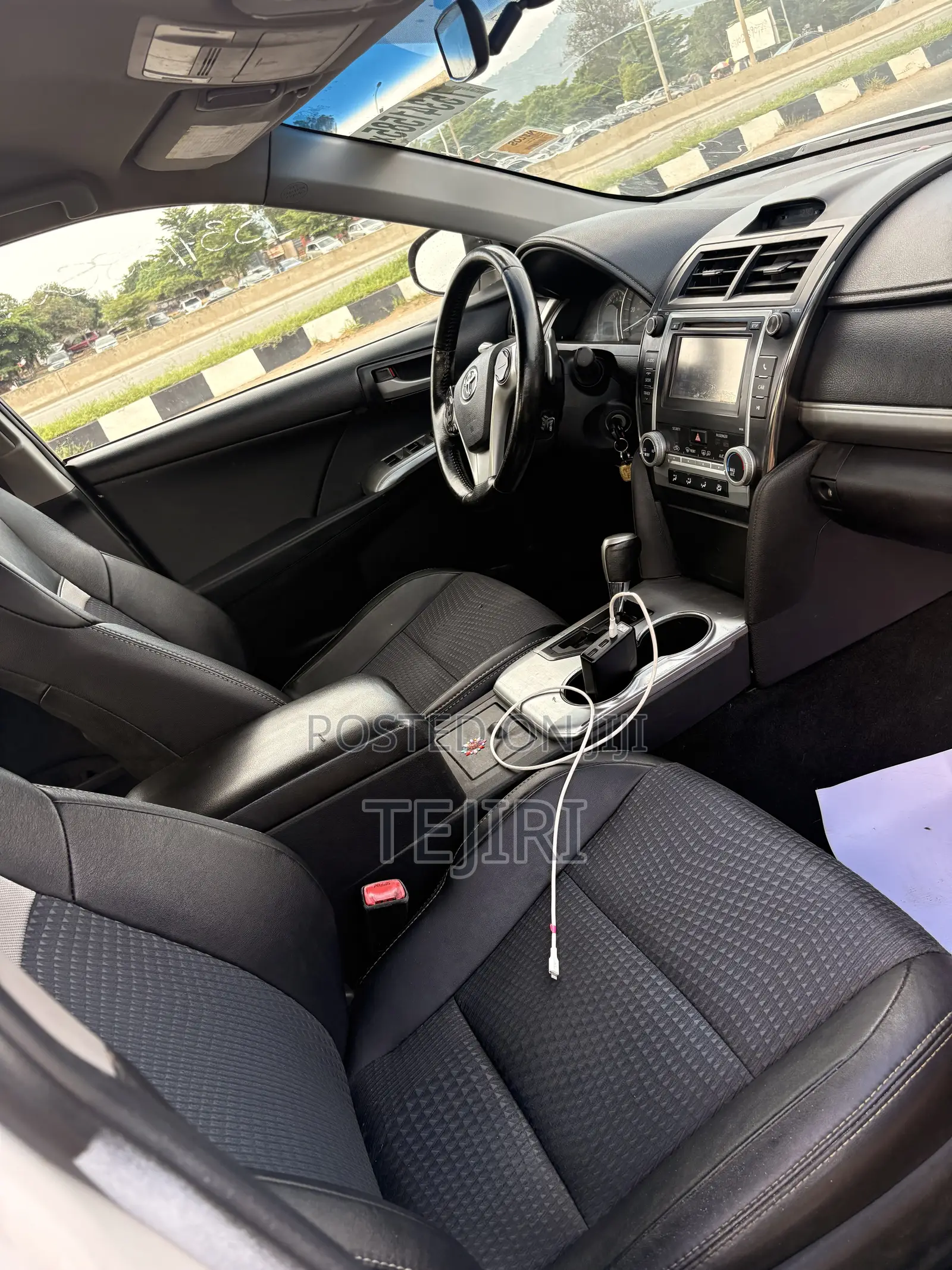 Toyota Camry SE 4dr Sedan (2.5L 4cyl 6A) 2014 White