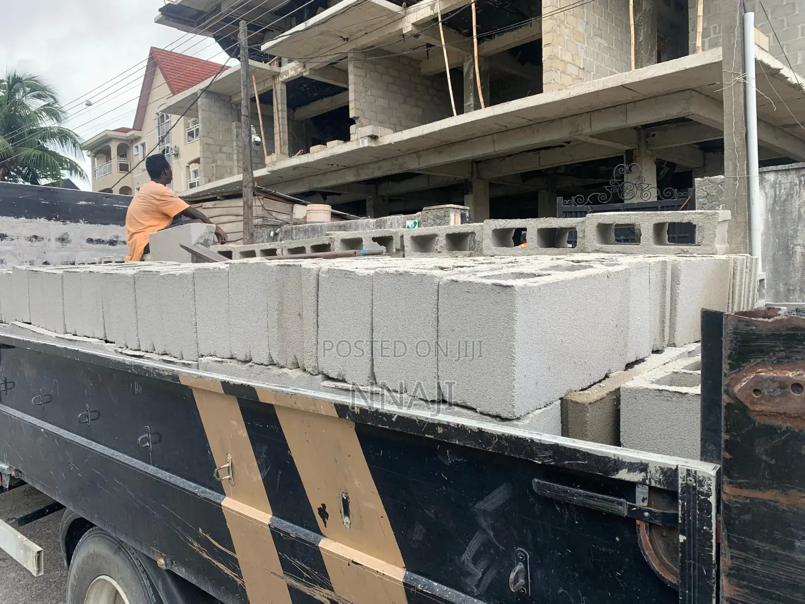 Strong Vibrated Blocks