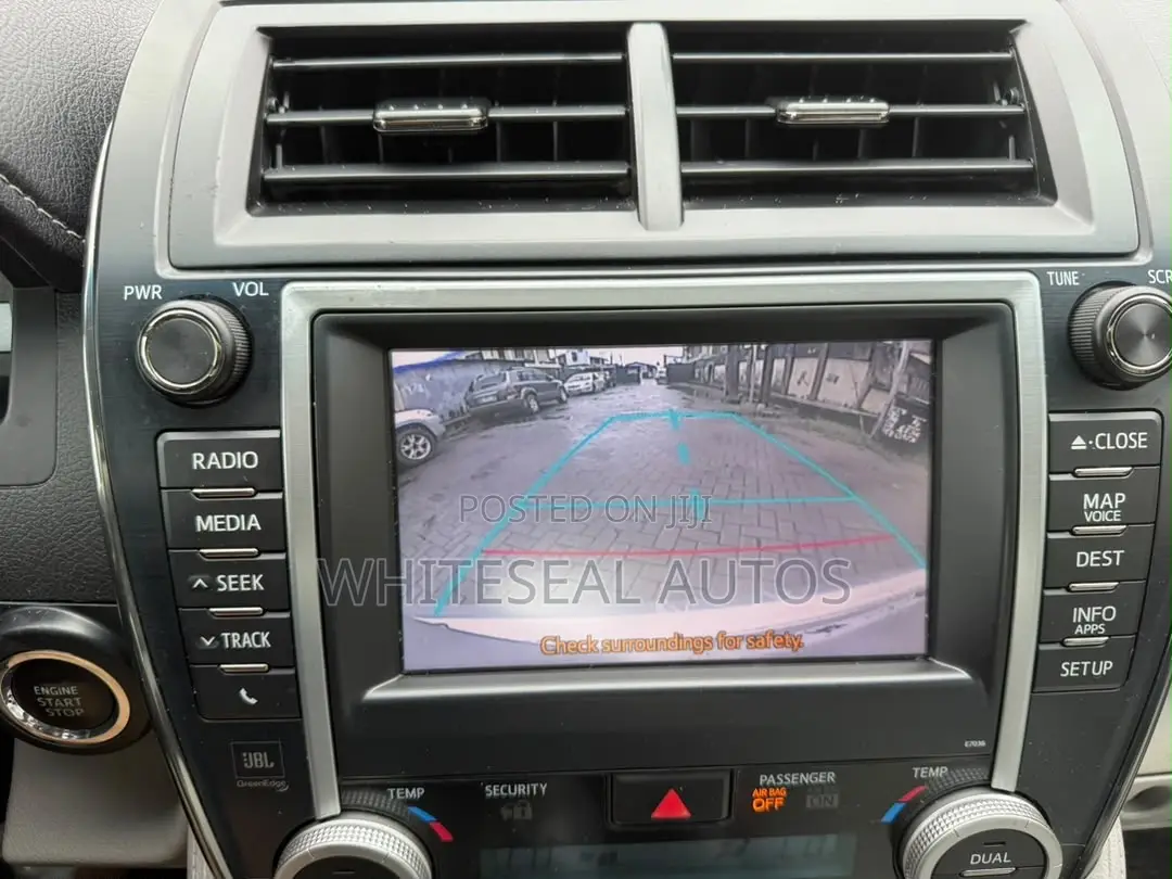 Toyota Camry XLE V6 4dr Sedan (3.5L 6cyl 6A) 2013 Silver