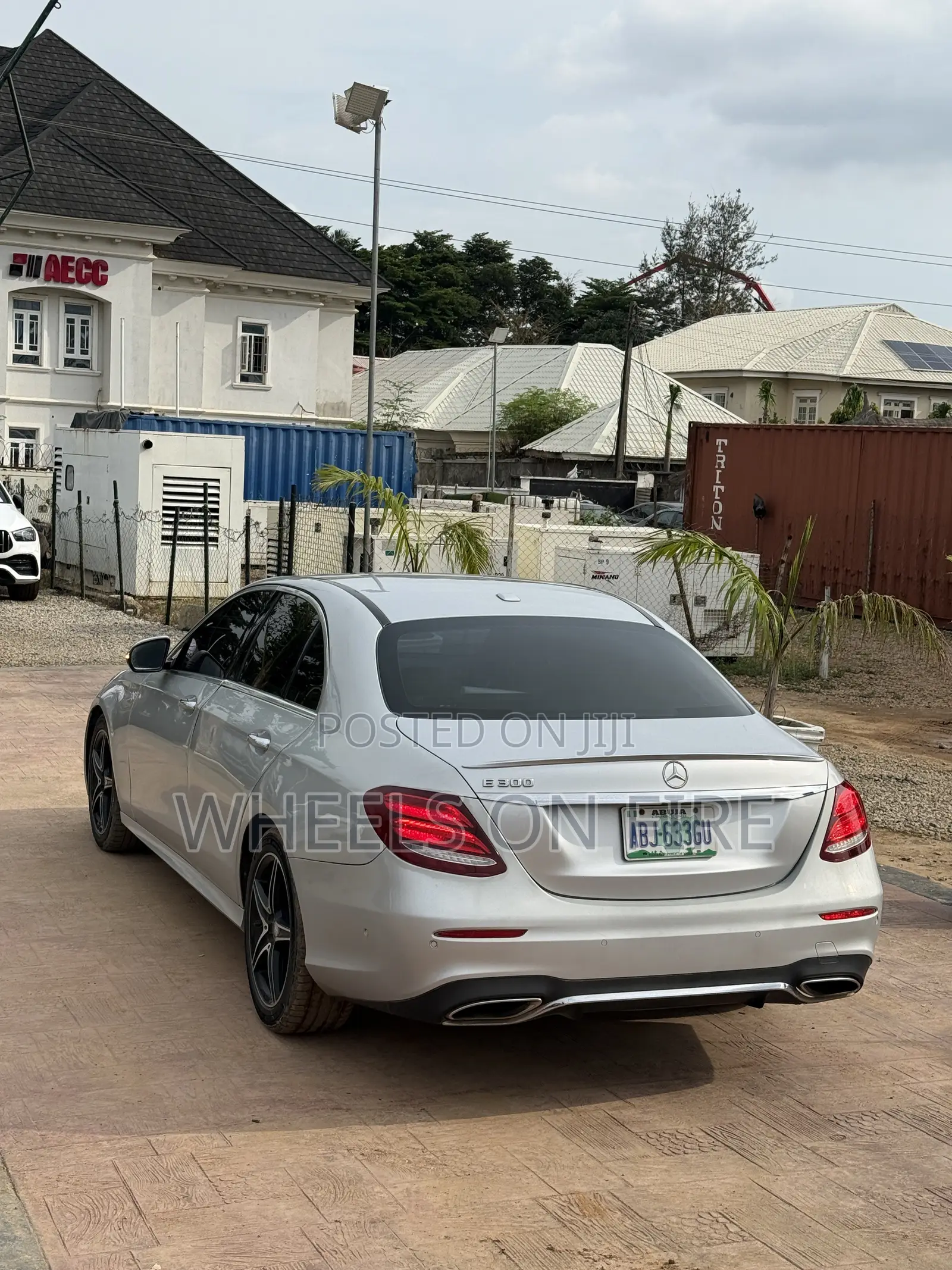 Mercedes-Benz E300 Base RWD Sedan (2.0L 4cyl 9A) 2017 Silver