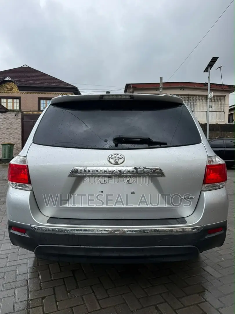 Toyota Highlander Limited 3.5l 4WD 2013 Silver