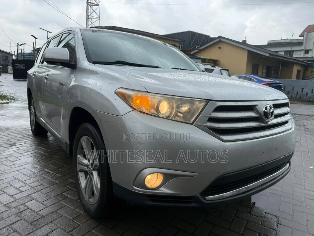 Toyota Highlander Limited 3.5l 4WD 2013 Silver