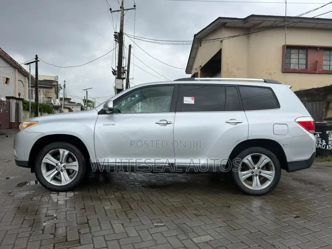 Toyota Highlander Limited 3.5l 4WD 2013 Silver