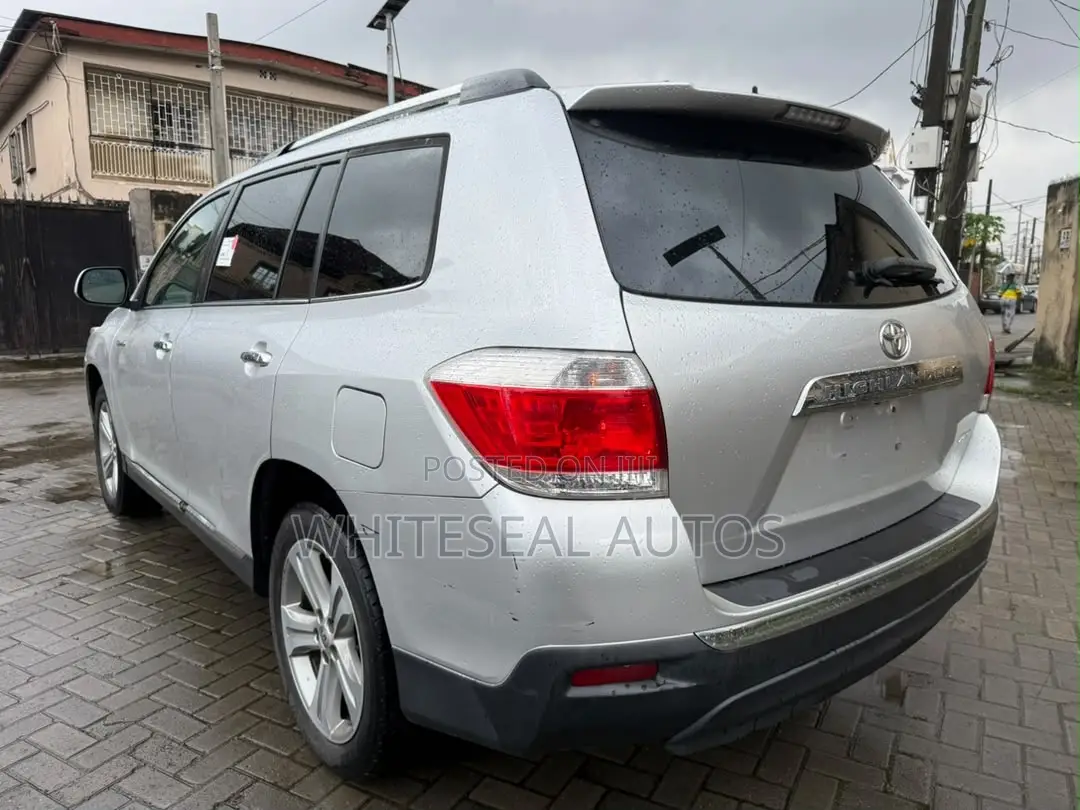 Toyota Highlander Limited 3.5l 4WD 2013 Silver
