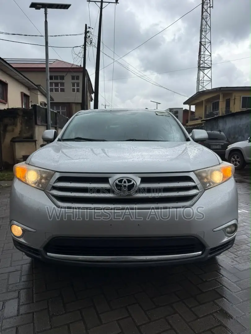 Toyota Highlander Limited 3.5l 4WD 2013 Silver