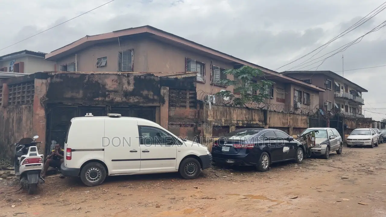 Furnished 5bdrm Duplex in Community Road, Akoka for sale