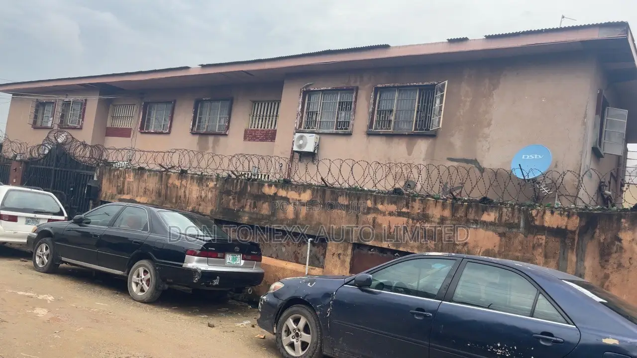 Furnished 5bdrm Duplex in Community Road, Akoka for sale