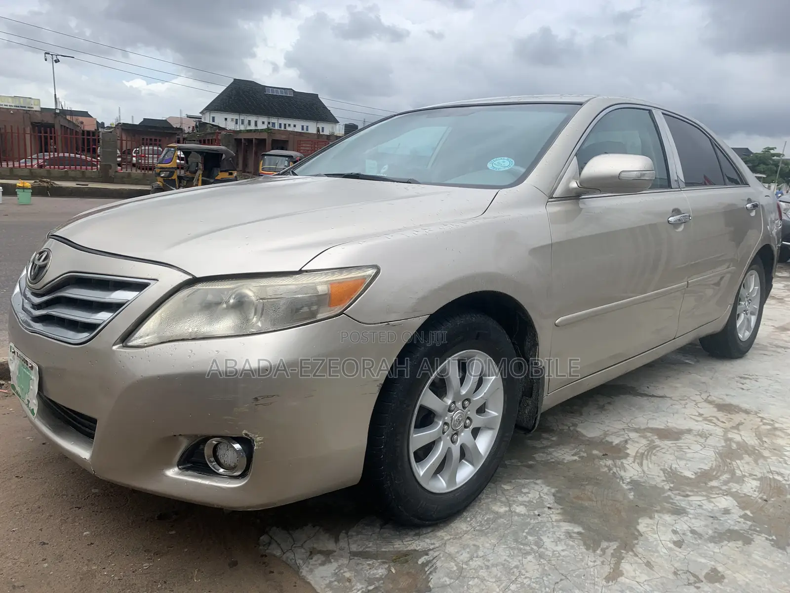 Toyota Camry LE 4dr Sedan (2.4L 4cyl 5A) 2009 Gold