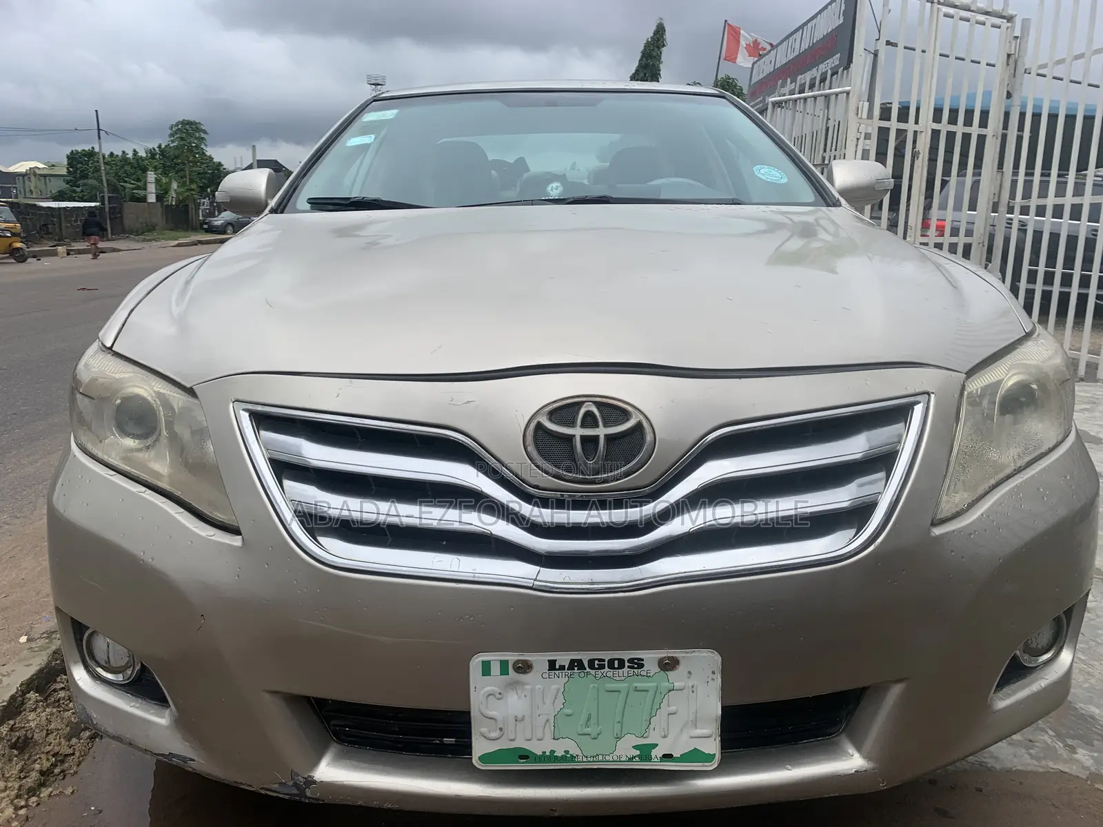 Toyota Camry LE 4dr Sedan (2.4L 4cyl 5A) 2009 Gold