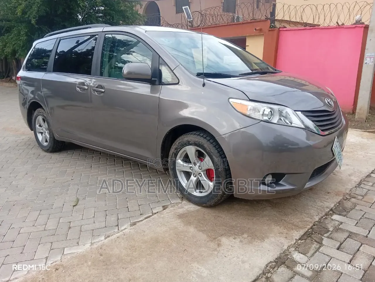 Toyota Sienna 2011 Gray