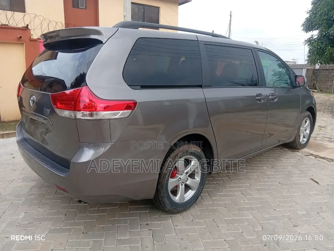 Toyota Sienna 2011 Gray