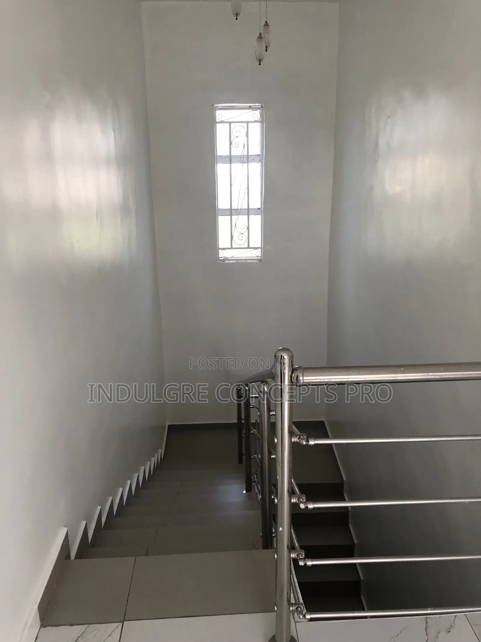4bdrm Penthouse in Leisure Court, Sabon Lugbe for sale