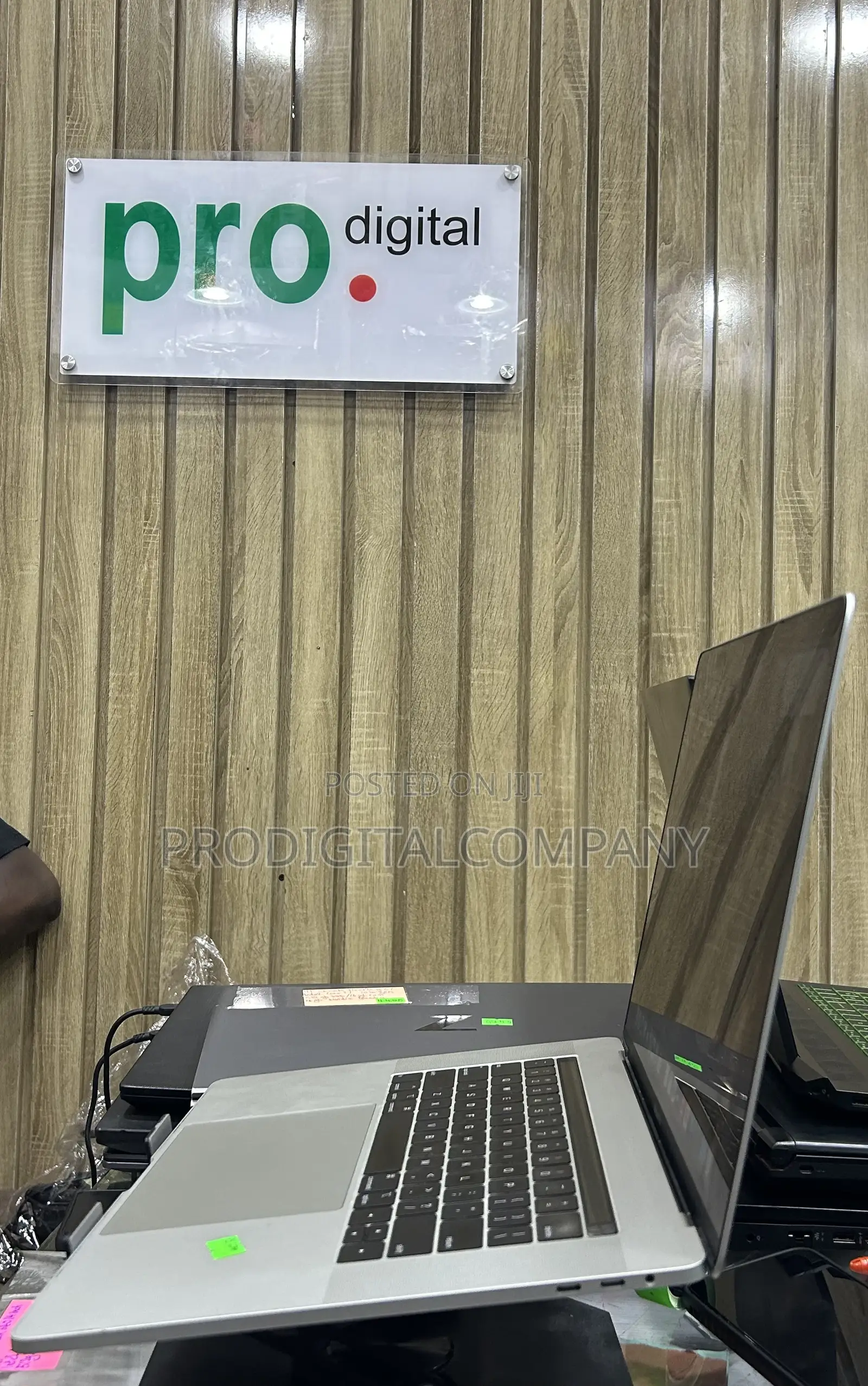 Laptop Apple MacBook Pro 2019 16GB Intel Core i9 SSD 512GB