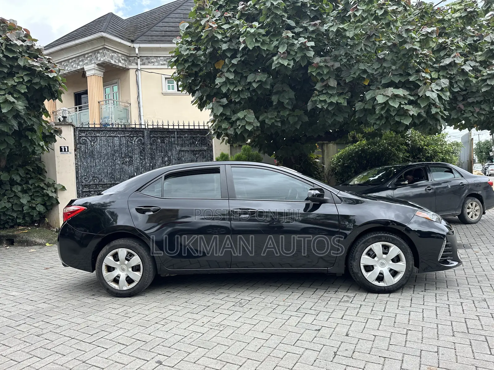 Toyota Corolla LE Eco (1.8L 4cyl 2A) 2018 Black