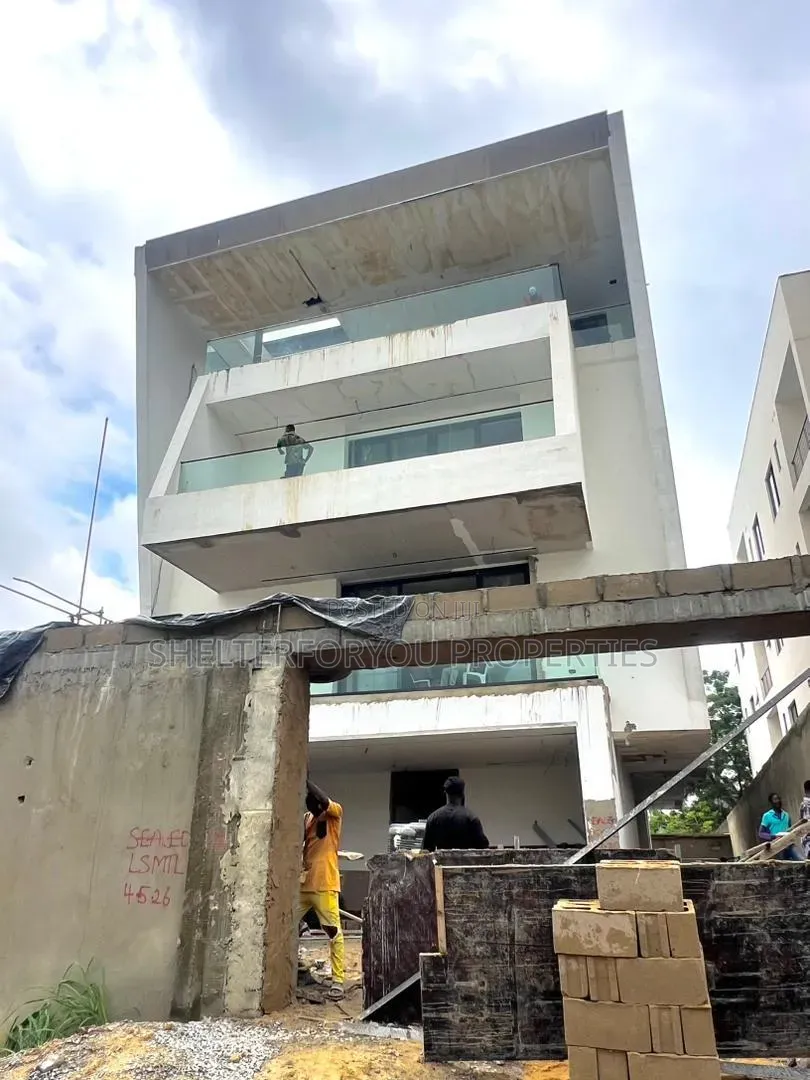 5bdrm House in Banana Island for sale