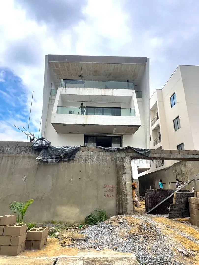 5bdrm House in Banana Island for sale