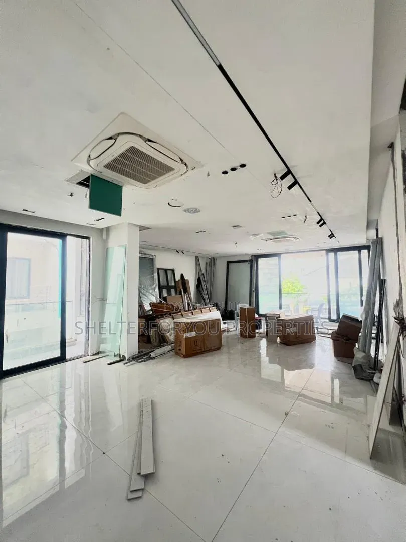 5bdrm House in Banana Island for sale
