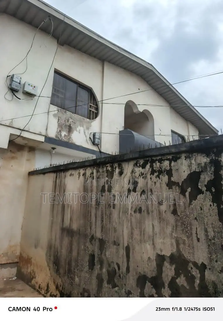 20bdrm Block of Flats in Abaranje Ikotun for sale