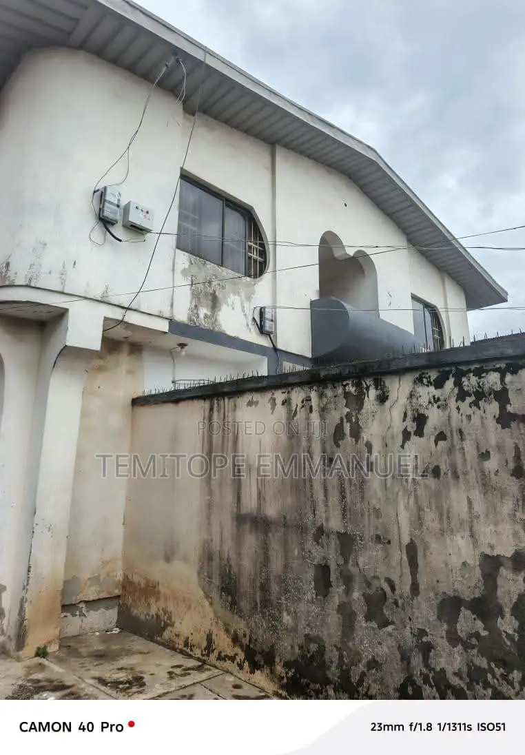 20bdrm Block of Flats in Abaranje Ikotun for sale