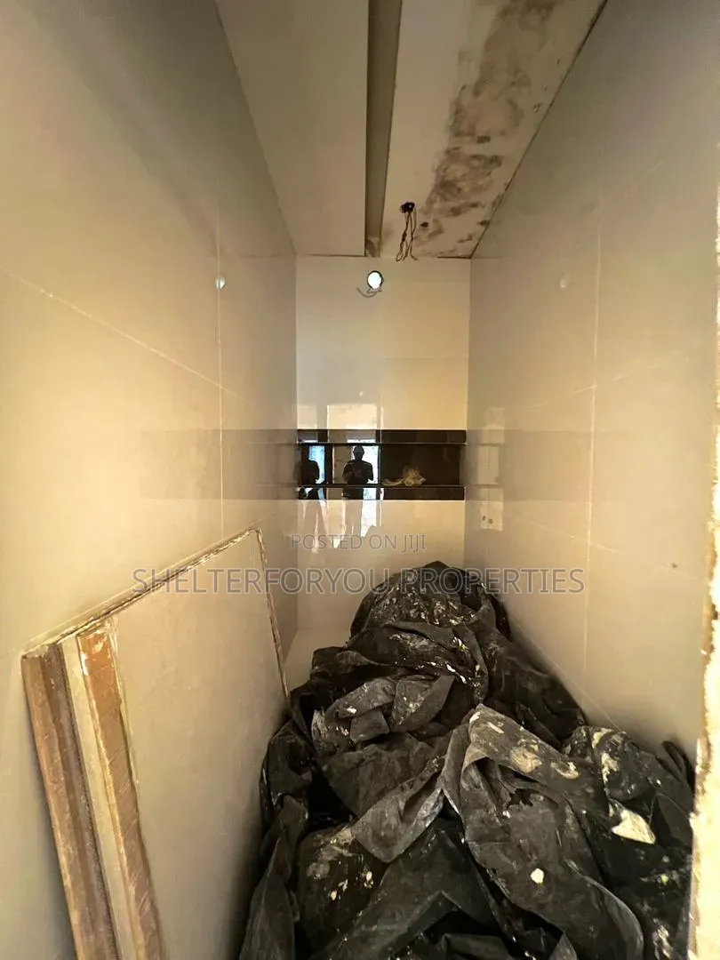 2bdrm Apartment in Banana Island for sale