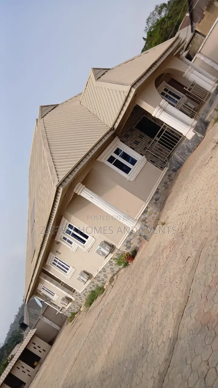 4bdrm Bungalow in Amoje Ayegun Along for sale