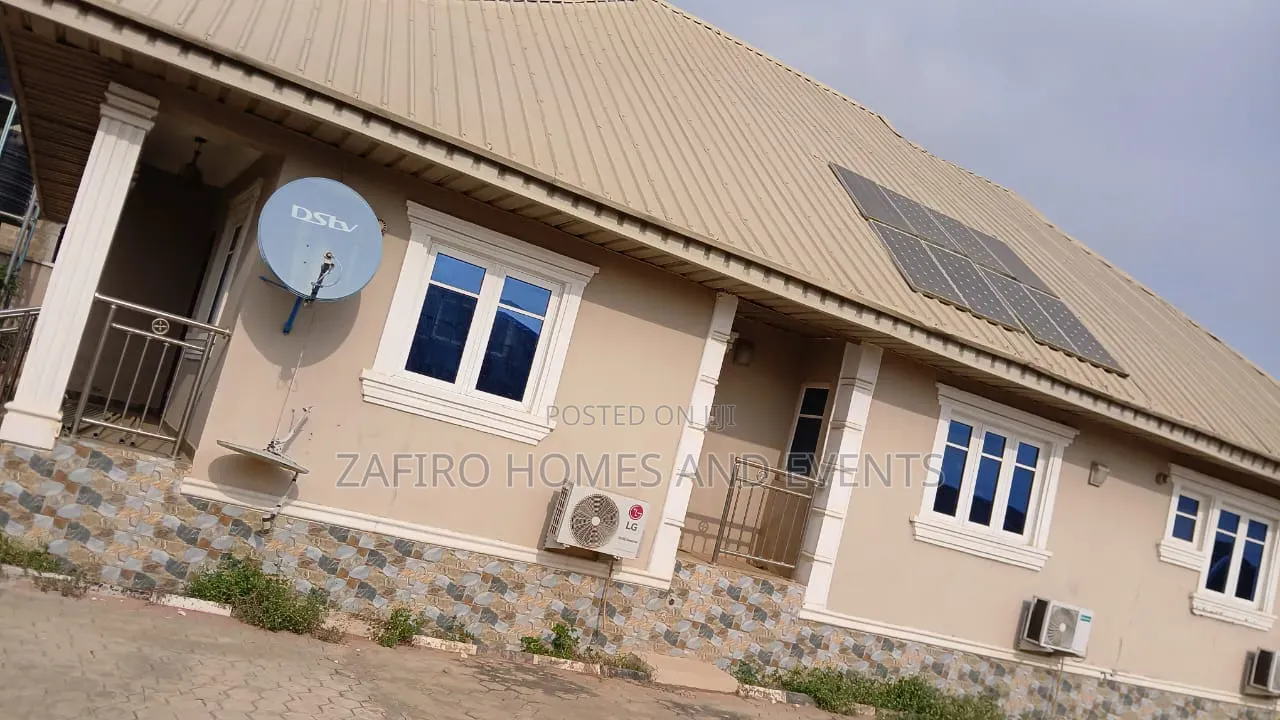 4bdrm Bungalow in Amoje Ayegun Along for sale