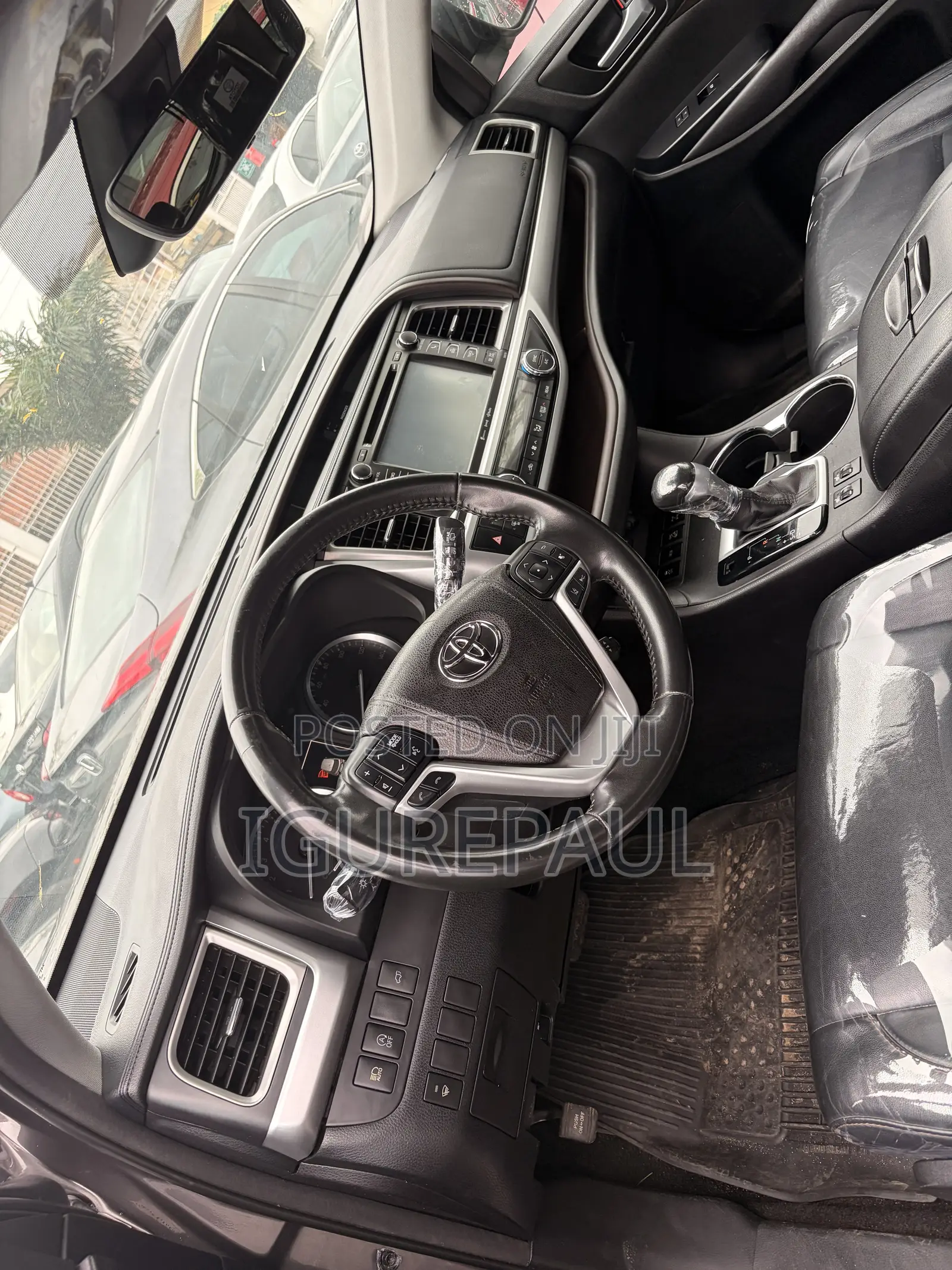 Toyota Highlander XLE 4x4 V6 (3.5L 6cyl 8A) 2017 Gray